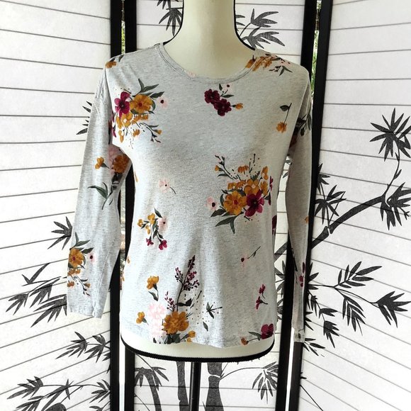 ❤️ Old Navy Silver Floral Print High Low Top 2/$15 - Picture 8 of 12